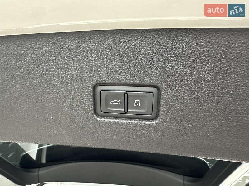 Внедорожник / Кроссовер Audi Q8 2019 в Киеве