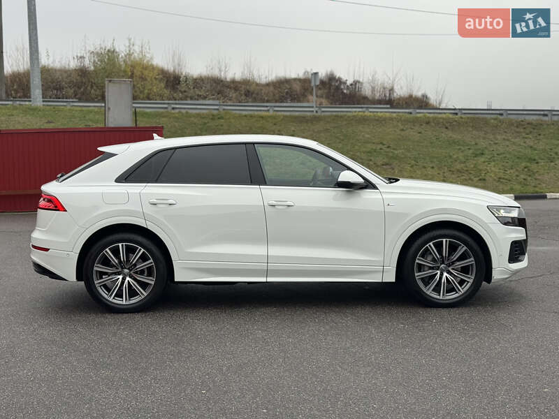Внедорожник / Кроссовер Audi Q8 2018 в Киеве