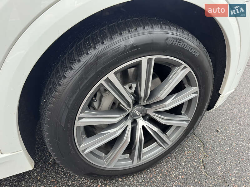 Внедорожник / Кроссовер Audi Q8 2018 в Киеве