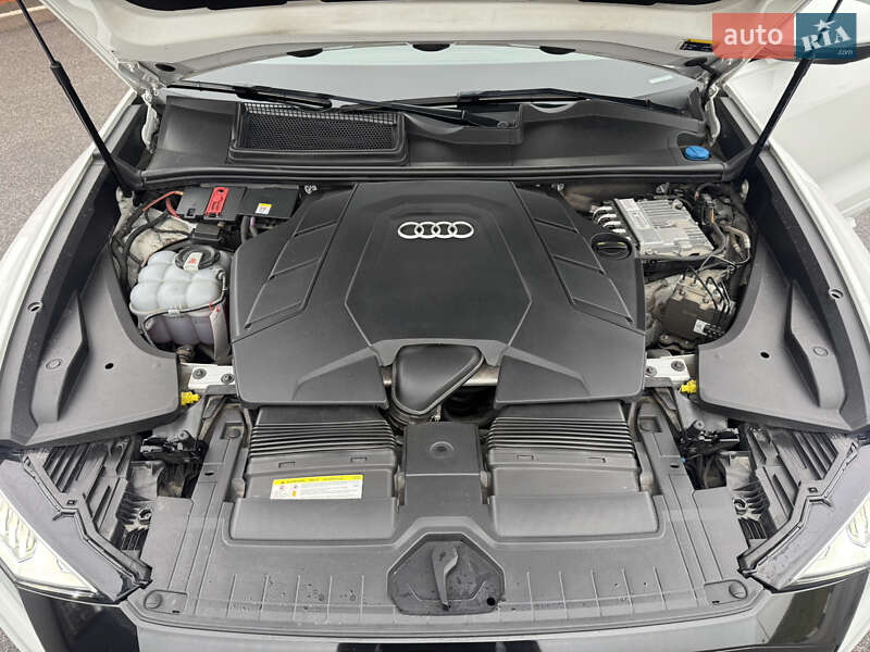 Внедорожник / Кроссовер Audi Q8 2018 в Киеве