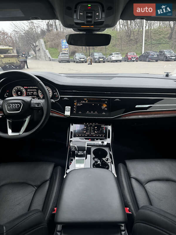 Внедорожник / Кроссовер Audi Q8 2022 в Киеве