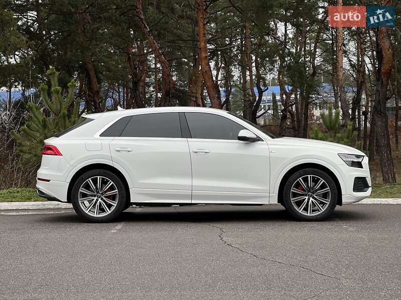 Внедорожник / Кроссовер Audi Q8 2020 в Киеве
