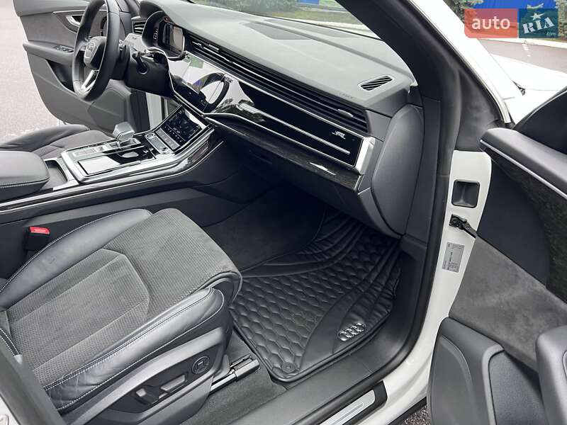 Внедорожник / Кроссовер Audi Q8 2020 в Киеве