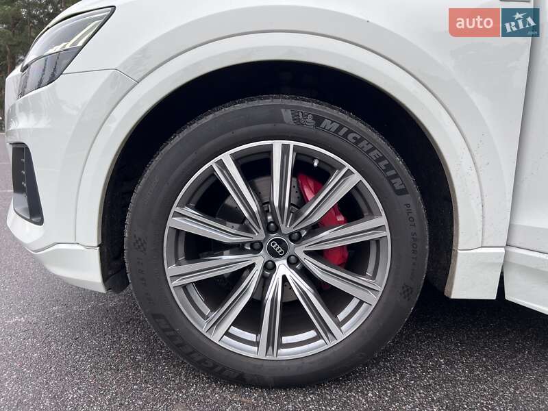 Внедорожник / Кроссовер Audi Q8 2020 в Киеве