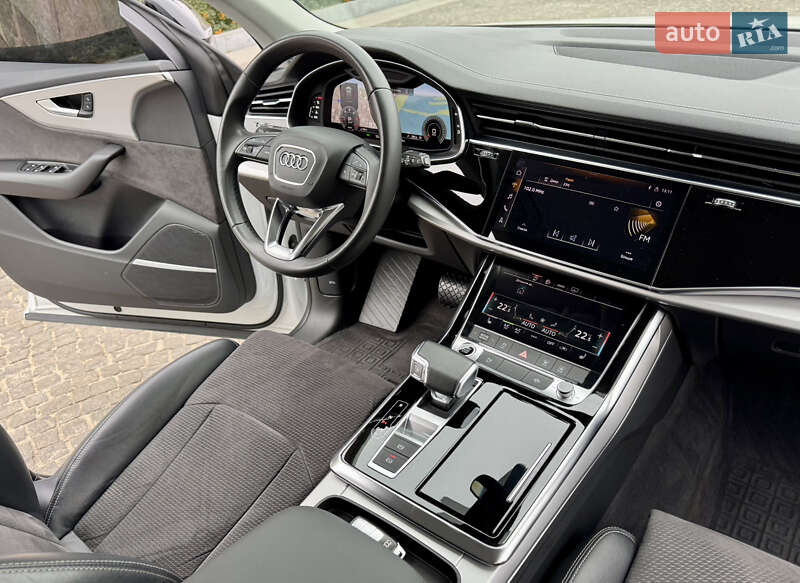 Позашляховик / Кросовер Audi Q8 2023 в Дніпрі