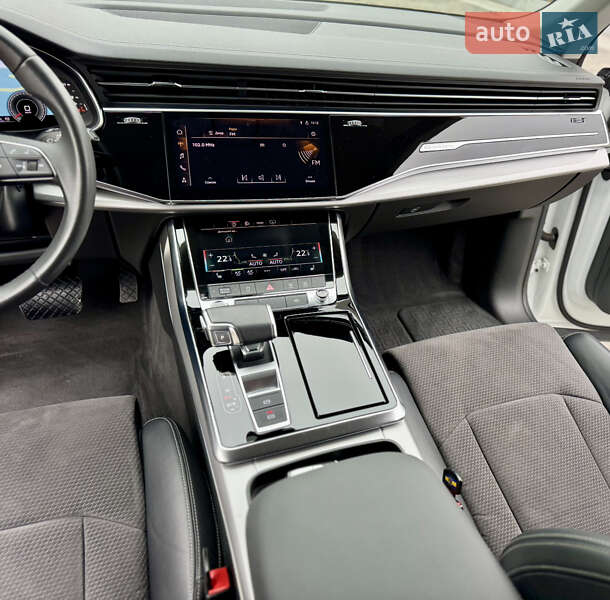 Позашляховик / Кросовер Audi Q8 2023 в Дніпрі