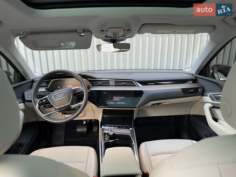 Внедорожник / Кроссовер Audi Q8 2023 в Киеве