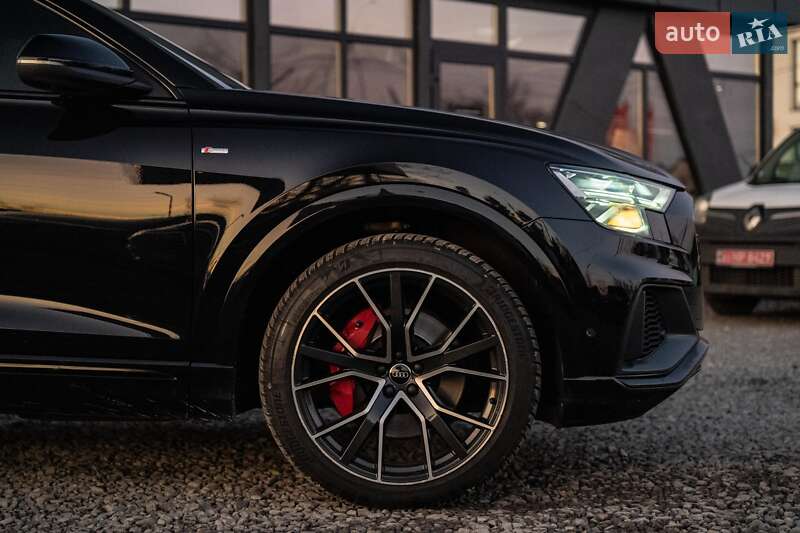 Позашляховик / Кросовер Audi Q8 2019 в Чернівцях