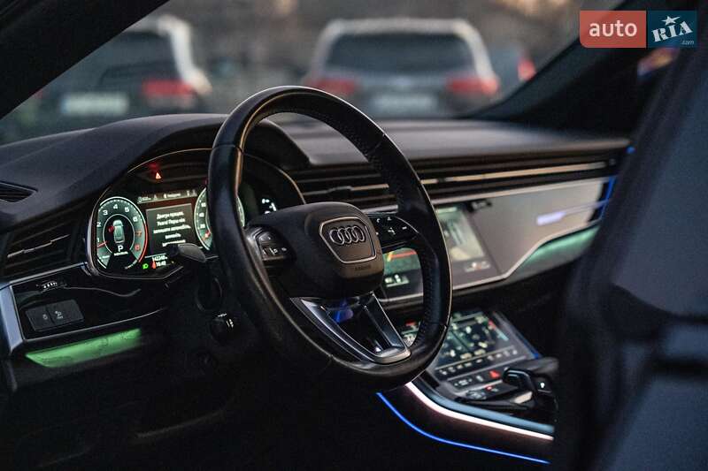 Позашляховик / Кросовер Audi Q8 2019 в Чернівцях
