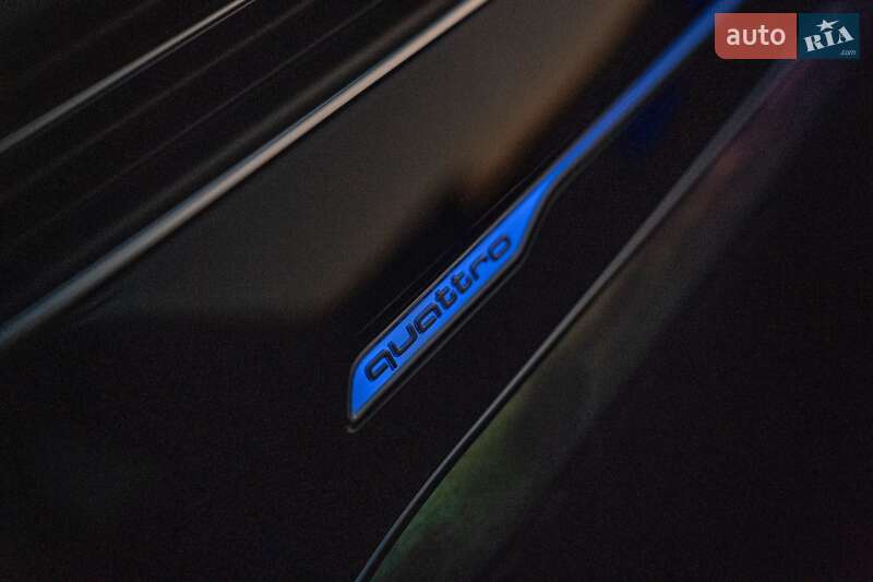 Позашляховик / Кросовер Audi Q8 2019 в Чернівцях