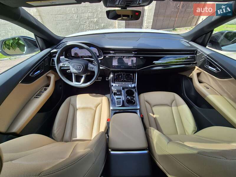 Внедорожник / Кроссовер Audi Q8 2021 в Киеве