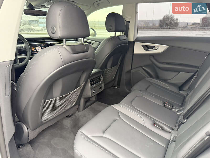 Внедорожник / Кроссовер Audi Q8 2025 в Киеве