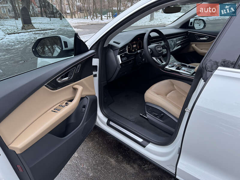 Внедорожник / Кроссовер Audi Q8 2021 в Киеве