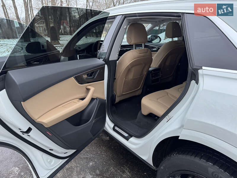 Внедорожник / Кроссовер Audi Q8 2021 в Киеве
