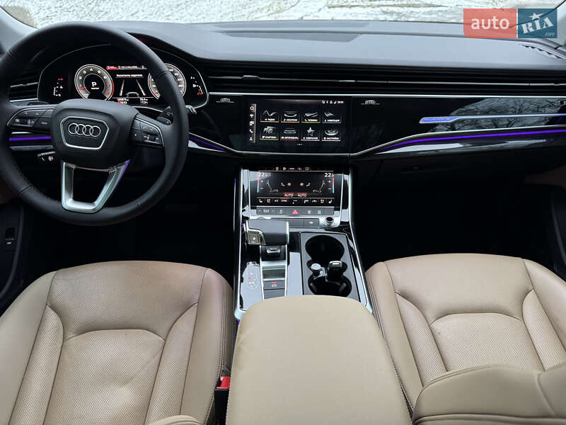 Внедорожник / Кроссовер Audi Q8 2021 в Киеве