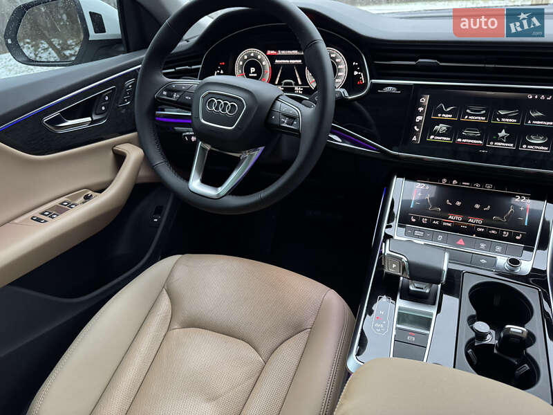 Внедорожник / Кроссовер Audi Q8 2021 в Киеве