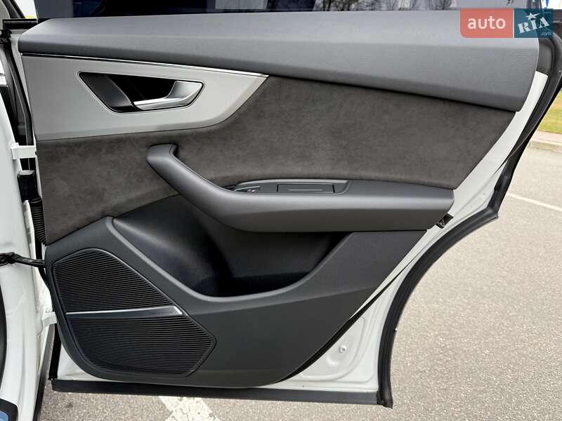 Позашляховик / Кросовер Audi Q8 2023 в Києві