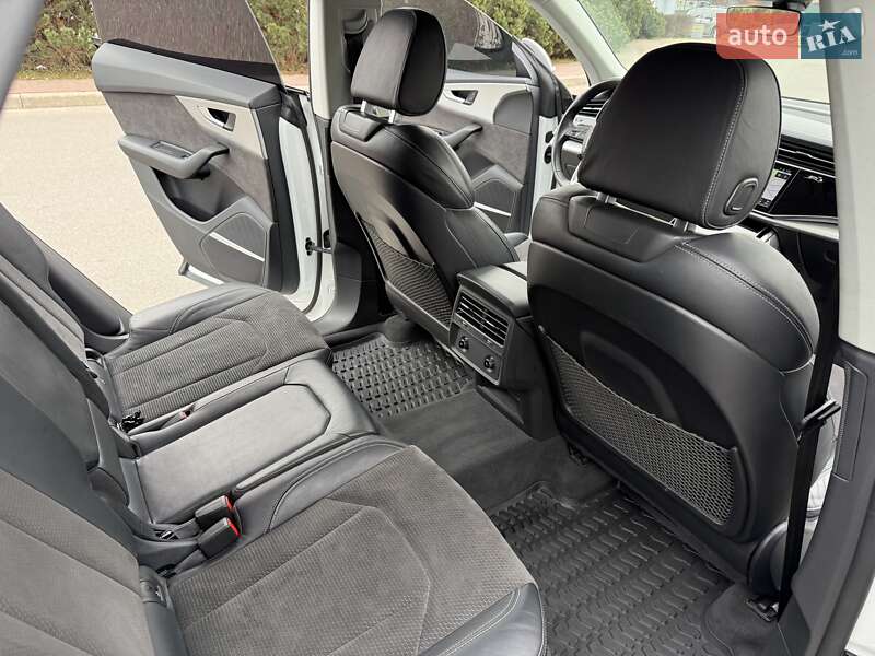 Позашляховик / Кросовер Audi Q8 2023 в Києві