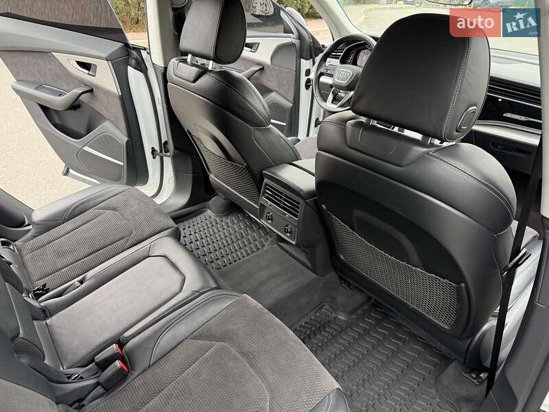 Позашляховик / Кросовер Audi Q8 2023 в Києві