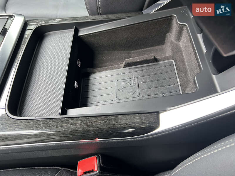 Позашляховик / Кросовер Audi Q8 2020 в Львові