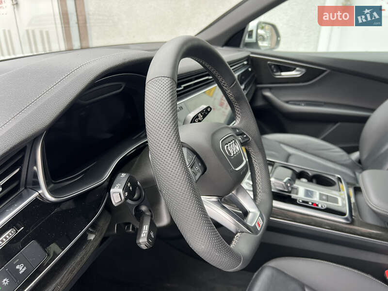 Позашляховик / Кросовер Audi Q8 2020 в Львові