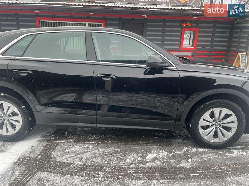 Позашляховик / Кросовер Audi Q8 2019 в Києві