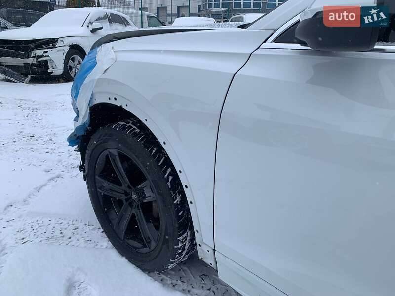 Внедорожник / Кроссовер Audi Q8 2019 в Стрые