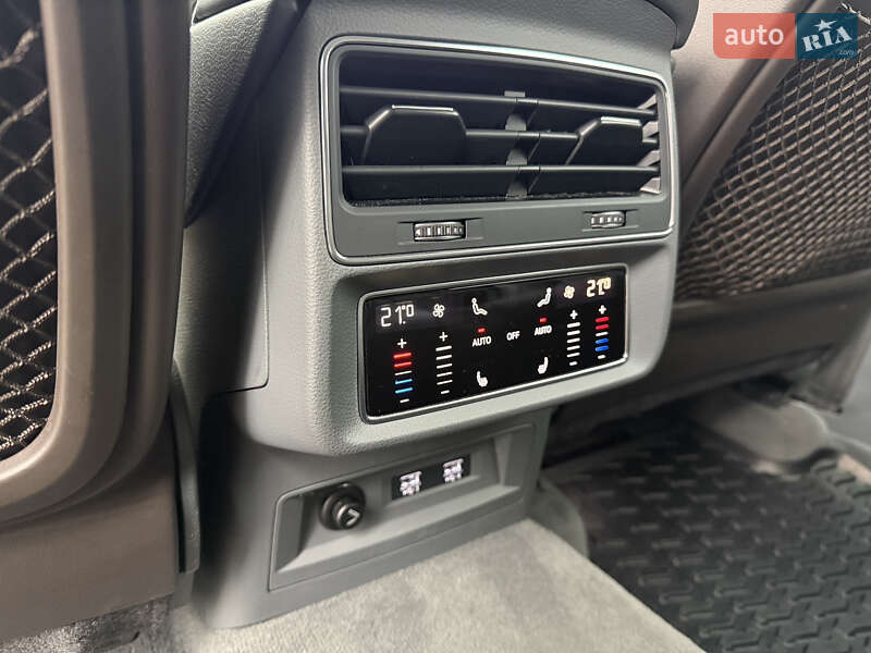 Позашляховик / Кросовер Audi Q8 2019 в Києві фото 30 Позашляховик / Кросовер Audi Q8 2019 в Києві