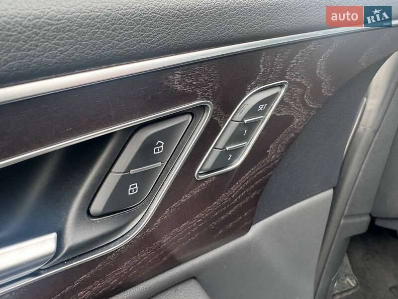 Внедорожник / Кроссовер Audi Q8 2020 в Киеве