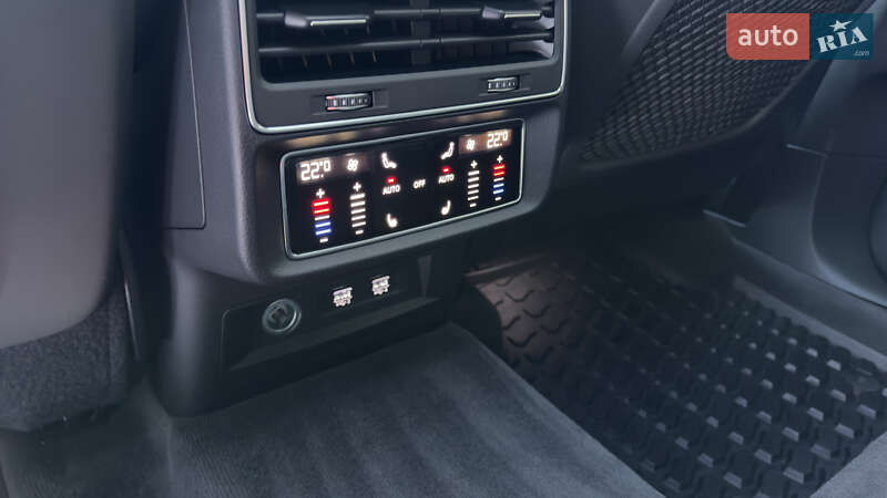 Внедорожник / Кроссовер Audi Q8 2019 в Ковеле