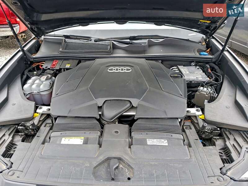 Внедорожник / Кроссовер Audi Q8 2021 в Львове