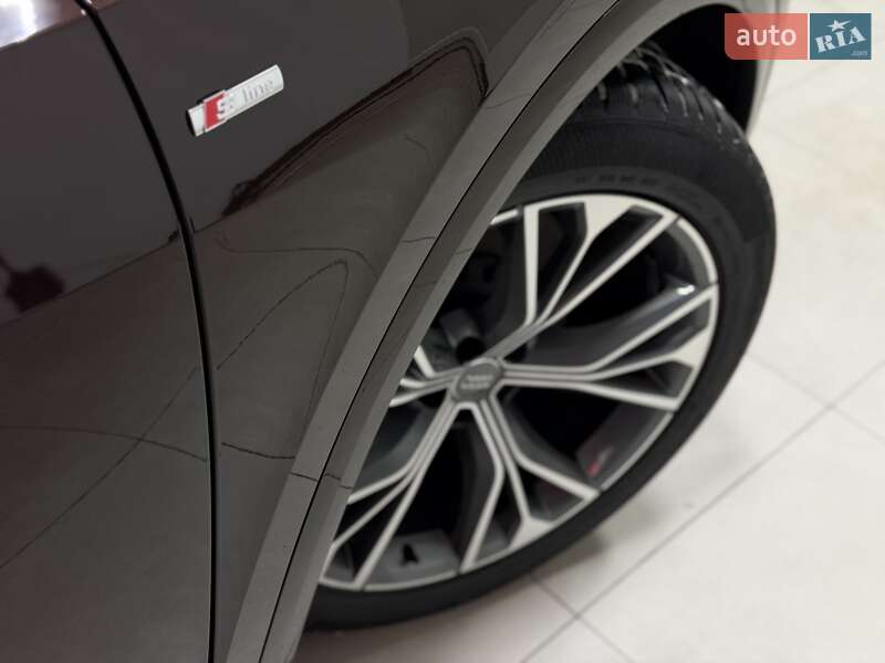 Внедорожник / Кроссовер Audi Q8 2019 в Тернополе