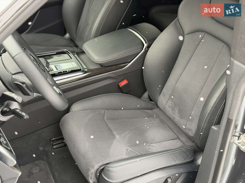 Внедорожник / Кроссовер Audi Q8 2024 в Киеве