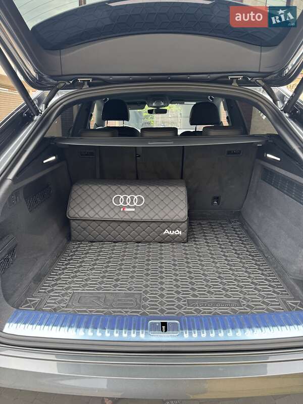 Внедорожник / Кроссовер Audi Q8 2023 в Одессе