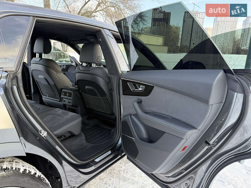 Внедорожник / Кроссовер Audi Q8 2024 в Киеве