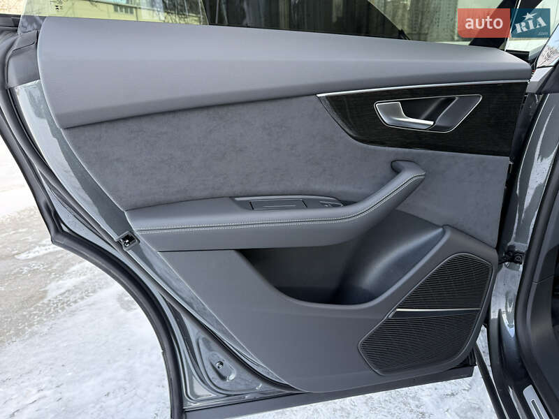 Внедорожник / Кроссовер Audi Q8 2024 в Киеве