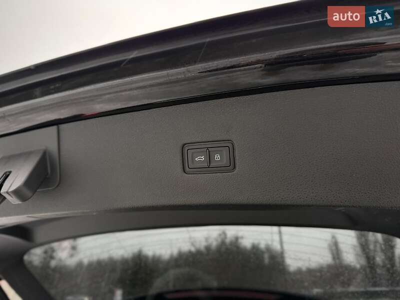 Внедорожник / Кроссовер Audi Q8 2023 в Киеве