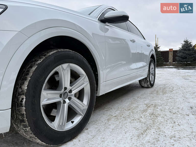 Внедорожник / Кроссовер Audi Q8 2018 в Киеве