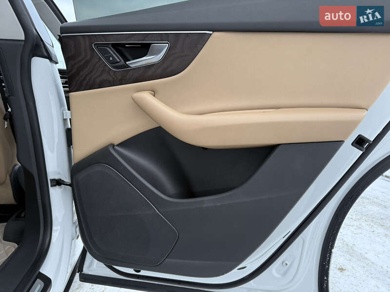 Внедорожник / Кроссовер Audi Q8 2018 в Киеве