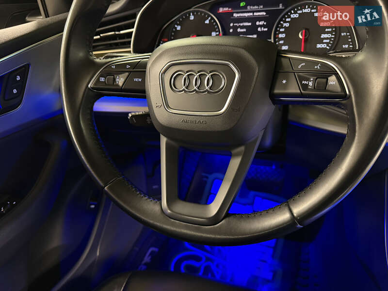 Внедорожник / Кроссовер Audi Q8 2019 в Киеве