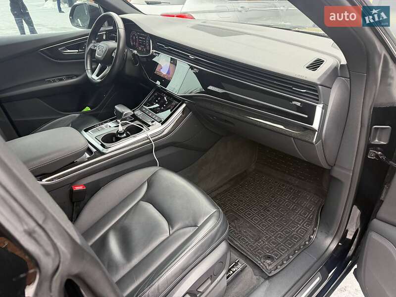 Внедорожник / Кроссовер Audi Q8 2018 в Киеве