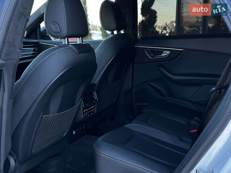 Внедорожник / Кроссовер Audi Q8 2021 в Львове