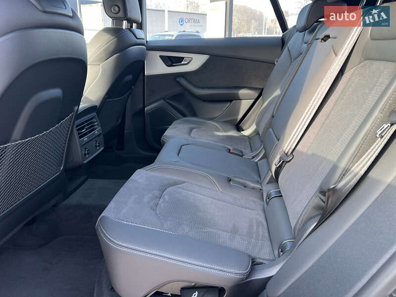 Внедорожник / Кроссовер Audi Q8 2025 в Полтаве