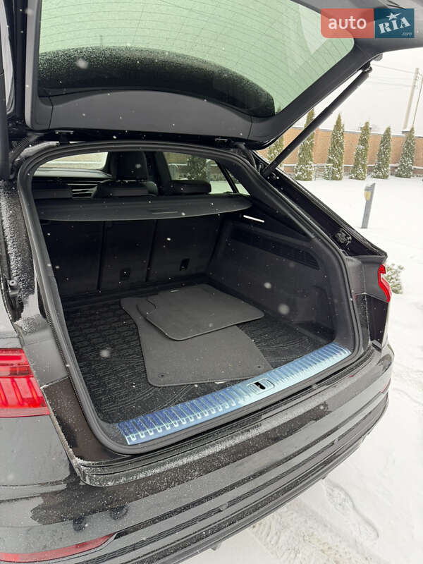 Внедорожник / Кроссовер Audi Q8 2021 в Сумах