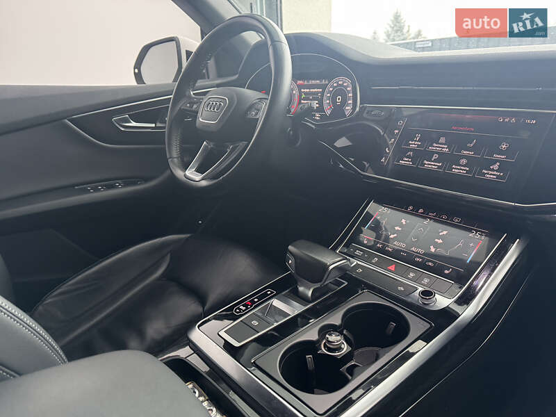 Позашляховик / Кросовер Audi Q8 2018 в Києві