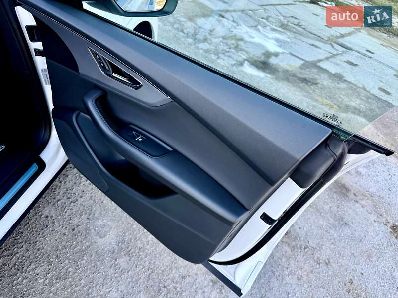 Позашляховик / Кросовер Audi Q8 2022 в Одесі