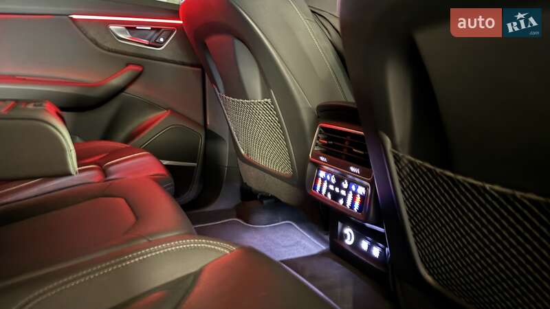 Позашляховик / Кросовер Audi Q8 2020 в Києві