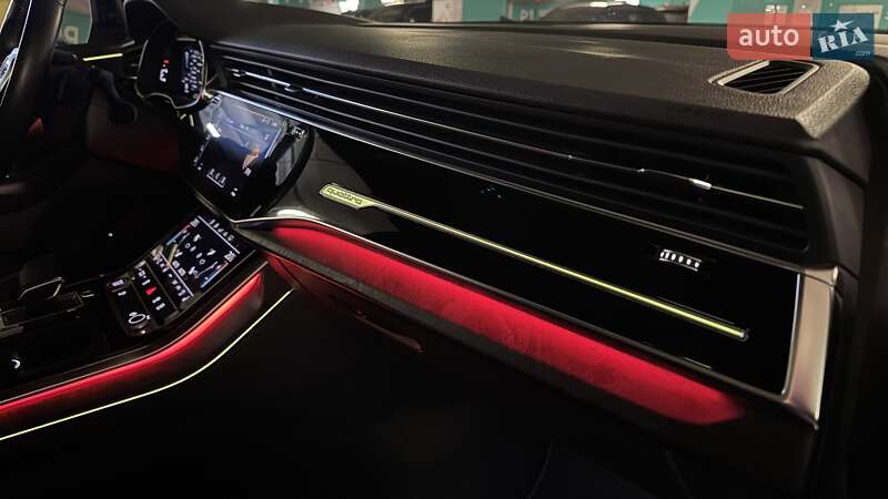 Позашляховик / Кросовер Audi Q8 2020 в Києві