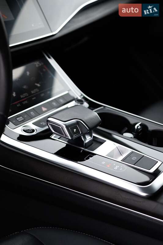 Позашляховик / Кросовер Audi Q8 2022 в Києві