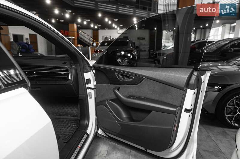 Позашляховик / Кросовер Audi Q8 2020 в Одесі